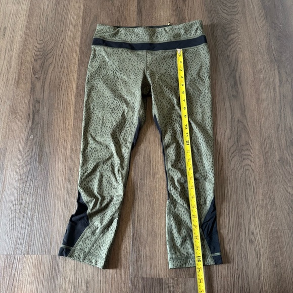 Lululemon Women's Green Speckled Capris Crop Leggings Athletic Workout‎ Pants - Picture 3 of 5